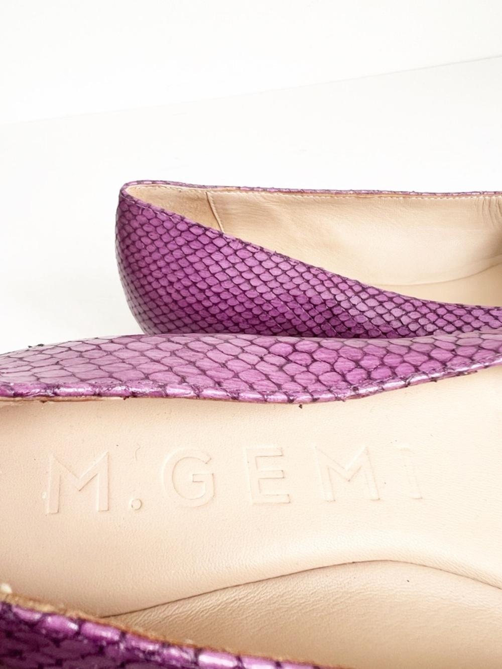 SZ 7 M. Gemi Purple Snake-Embossed Pointed Toe Flats - Picture 7 of 7